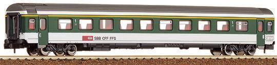 Passenger car 1st class type EW IV<br /><a href='images/pictures/Roco/24330.jpg' target='_blank'>Full size image</a>